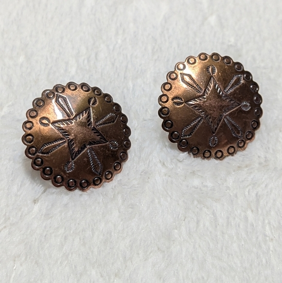 Vintage 60's Copper Concho Stamped Screw Back Southwestern Earrings - Picture 7 of 8